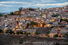 Toledo. Światła powoli rozświetlają miasto. - foto: wnieznane.pl