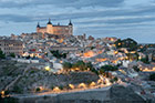 Toledo. Panorama miasta o zmroku. Zdecydowanie wyróżnia się Alcazar. - foto: wnieznane.pl