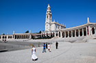 Fatima. Bazylika Matki Boskiej Fatimskiej na terenie Sanktuarium. - foto: wnieznane.pl