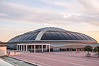 Barcelona. Palau Sant Jordi tuż przed zmierzchem. - foto: wnieznane.pl
