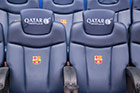 Barcelona. Camp Nou. Wygodne fotele czekają na zawodników obu drużyn. - foto: wnieznane.pl