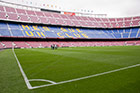 Barcelona. Camp Nou widziane z narożnika boiska. - foto: wnieznane.pl