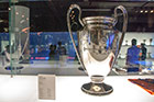 Barcelona. Camp Nou. Puchar dla FC Barcelona za wygranie Ligi Mistrzów. - foto: wnieznane.pl