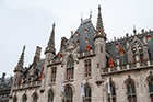 Brugia (Brugge). Bogato zdobiona elewacja Provinciaal Hof. - foto: wnieznane.pl