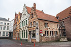 Brugia (Brugge). Ulica w zabytkowym sercu miasta. - foto: wnieznane.pl