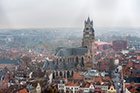 Brugia (Brugge). Widok na miasto z dzwonnicy (Belfort). Pośrodku Sint Salvatorskathedraal. - foto: wnieznane.pl