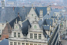 Gandawa (Gent). Widok z dzwonnicy (Belfort en Lakenhalle) na budunek ratusza (Stadhuis). - foto: wnieznane.pl