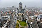 Gandawa (Gent). Widok z dzwonnicy (Belfort en Lakenhalle) na sint Niklaaskerk (Kościół św. Mikołaja). - foto: wnieznane.pl
