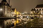 Gandawa (Gent) nocą. Widok na Sint Michielskerk (Kościół św. Mikołaja) i Sint Michielsbrug (Most św. Michała). - foto: wnieznane.pl