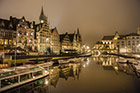 Gandawa (Gent) nocą. Wspaniała panorama rzeki Leie (Lys) i ulic Korenlei i Graslei. - foto: wnieznane.pl