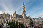 Bruksela. Imponujący budynek ratusza przy Grand Place. - foto: wnieznane.pl