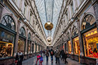 Bruksela. Jedna z najsłynniejszych galerii handlowych w mieście - Galeries Royales Saint Hubert. - foto: wnieznane.pl