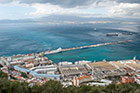 Gibraltar. Port w Gibraltarze i Zatoka Gibraltarska. - foto: wnieznane.pl
