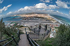 Gibraltar. Widok z Upper Rock na Morze Śródziemne, bazę wojskową, lotnisko, Zatokę Gibraltarską oraz hiszpańskie miasto La Linea. - foto: wnieznane.pl