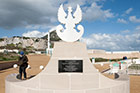 Gibraltar, Europa Point. Pomnik poświęcony generałowi Władysławowi Sikorskiemu i pozostałym ofiarom katastrofy lotniczej w 1943 r. - foto: wnieznane.pl