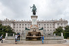 Madryt. Konny pomnik Felipe IV na Plaza de Oriente. - foto: wnieznane.pl