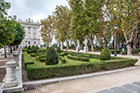 Madryt. Elegancki plac Plaza de Oriente. - foto: wnieznane.pl