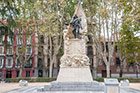 Madryt. Pomnik na Plaza de Oriente. - foto: wnieznane.pl
