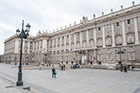 Madryt. Pałac królewski (Palacio Real) od strony Plaza de Oriente. - foto: wnieznane.pl