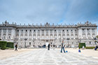 Madryt. Pałac królewski (Palacio Real) z zewnątrz. - foto: wnieznane.pl