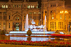 Madryt. Podświetlona fontanna Fuente de Cibeles na Plaza de Cibeles. - foto: wnieznane.pl