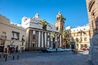 Kadyks. Plac przed katedrą (Catedral de Cadiz). - foto: wnieznane.pl