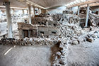 Santorini. Na terenie ruin minojskiego miasta Akrotiri. - foto: wnieznane.pl
