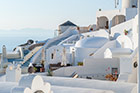 Santorini, Oia. Białe budynki, białe murki, białe schodki... - foto: wnieznane.pl