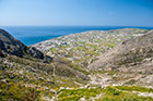 Santorini. Widok ze Starożytnej Thery na wyspę. - foto: wnieznane.pl