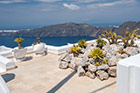 Santorini. Ogród skalny na dachu hotelu w Imerovigli. - foto: wnieznane.pl