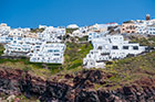 Santorini. Białe hotele na skale w miejscowości Imerovigli. - foto: wnieznane.pl