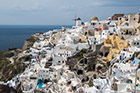 Santorini. Charakterystyczna cykladzka zabudowa w Oi. - foto: wnieznane.pl