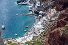 Santorini. Malowniczy port Ammoudi w Oi. Obsługuje przede wszystkim statki turystyczne. - foto: wnieznane.pl