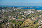 Santorini. Wyspa widziana z samolotu. - foto: wnieznane.pl