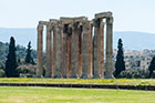 Ateny. Pozostałości Świątyni Zeusa Olimpijskiego. - foto: wnieznane.pl