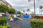 Andaluzja. Ogromny plac zabaw przy promenadzie i plaży w Esteponie. - foto: wnieznane.pl