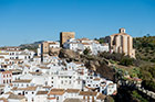 Setenil de las Bodegas. Widok z góry na miasteczko. - foto: wnieznane.pl