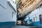 Setenil de las Bodegas. Charakterystyczne domy wykute w skale. - foto: wnieznane.pl