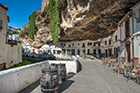 Setenil de las Bodegas. Charakterystyczne domy wykute w skale. - foto: wnieznane.pl