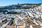 Setenil de las Bodegas. Widok z góry na miasteczko. - foto: wnieznane.pl