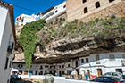 Setenil de las Bodegas. Domy wykute w skale. - foto: wnieznane.pl