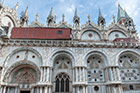 Wenecja. Bogato zdobiona Bazylika św. Marka. - foto: wnieznane.pl