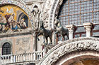 Wenecja. Słynne konie na fasadzie Bazyliki św. Marka. - foto: wnieznane.pl