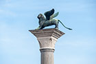 Wenecja. Kolumna z weneckim lwem na Piazzetta San Marco. - foto: wnieznane.pl