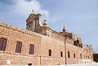 Gozo. Victoria. Dodatkowe mury chronią kościół Wniebowzięcia NMP. - foto: wnieznane.pl