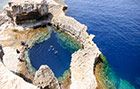 Gozo. Azure Window. Ekipa śmiałków wyrusza na podziwianie podwodnego świata. - foto: wnieznane.pl