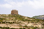 Gozo. Azure Window. Jedna z licznych wież strażniczych. - foto: wnieznane.pl