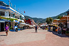 Oludeniz. Deptak w centrum miasta. - foto: wnieznane.pl