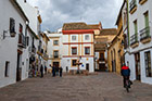 Kordoba. Jeden z bardziej znanych placów w mieście - Plaza del Potro. - foto: wnieznane.pl