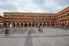 Kordoba. Na jednym z głównych placów w mieście - Plaza de la Corredera. - foto: wnieznane.pl